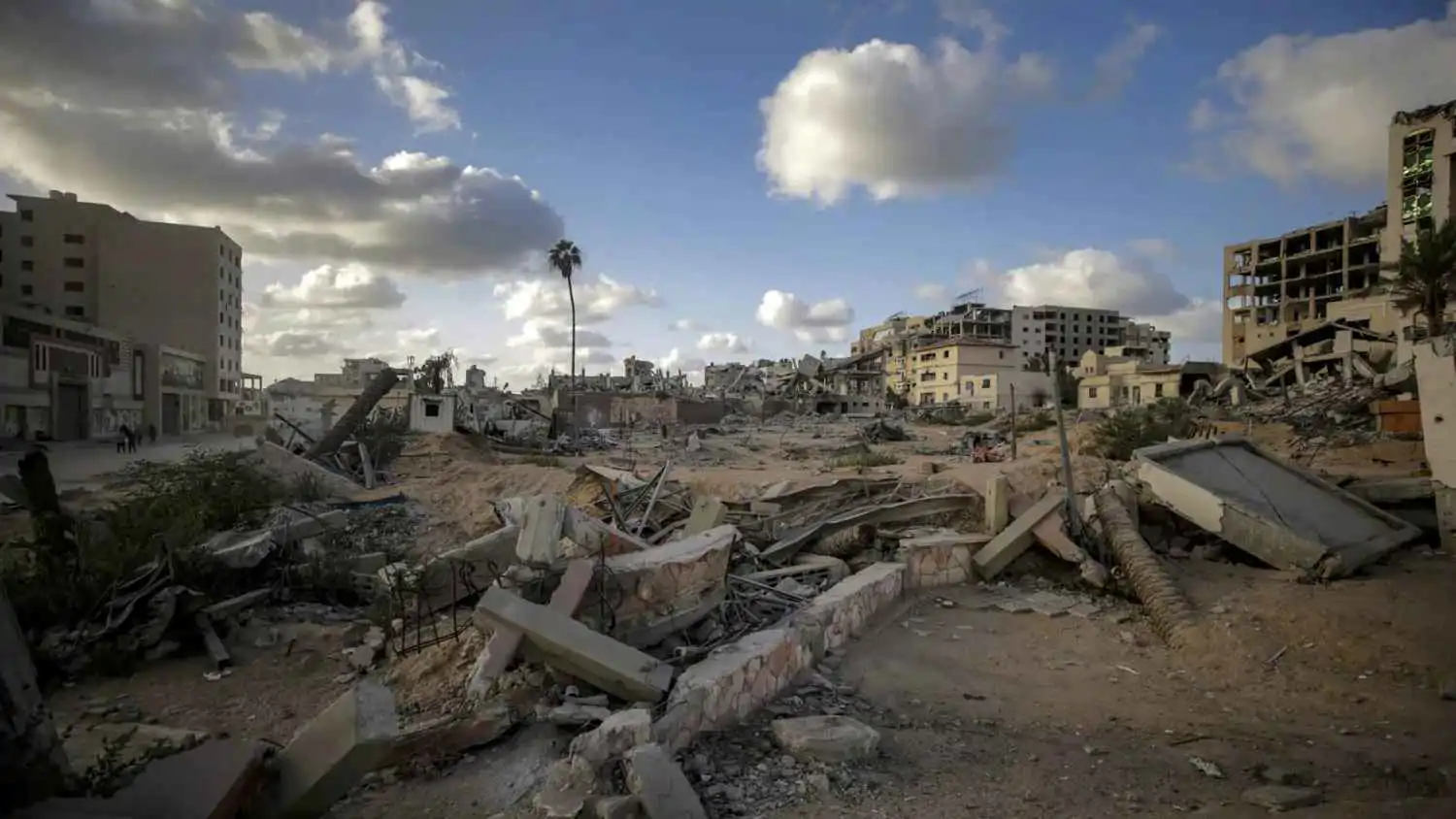 في توقيت "مشحون".. حماس وإسرائيل تتصارعان لفك عقد الحرب بغزة