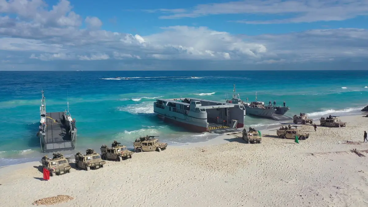 الجيش المصري ينفذ مناورة بالذخيرة الحية في البحرين الأحمر والمتوسط