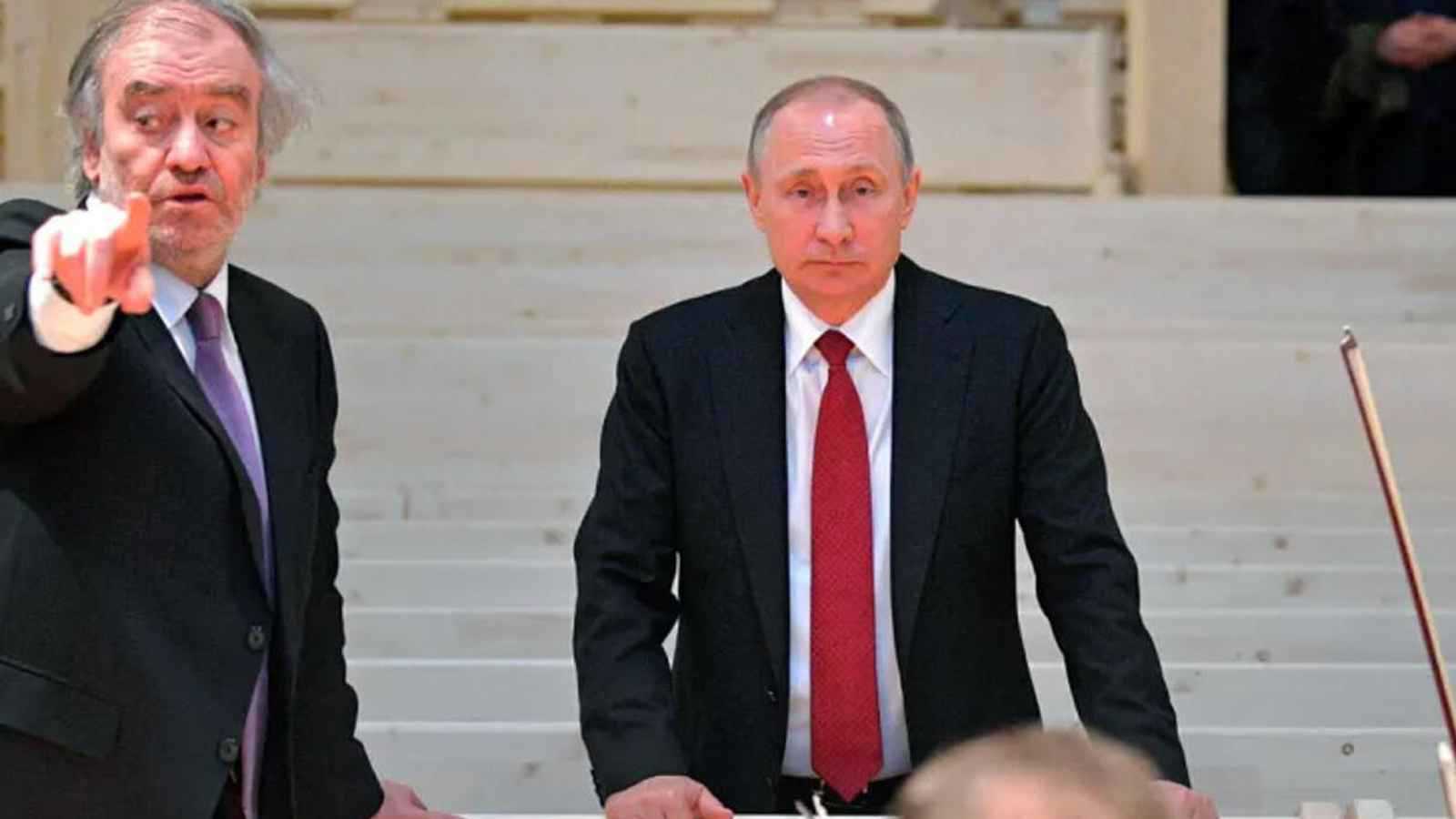 بوتين وعازف الأوركسترا الروسي الشهير فاليري غيرغييف