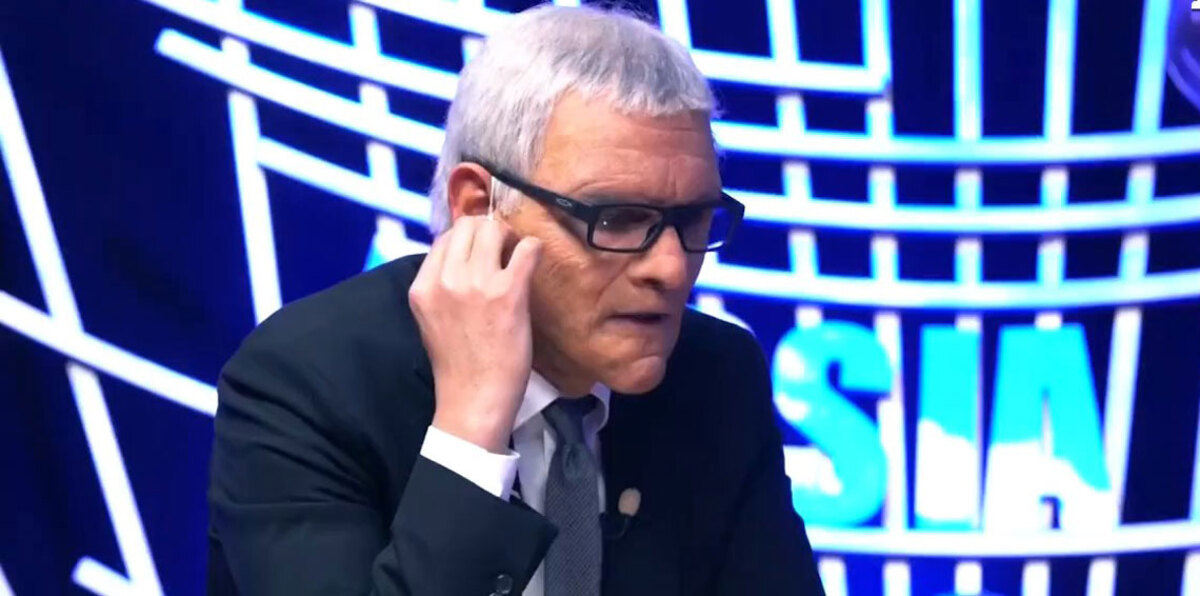 ضرب مبرح من خالد سليم لرامز جلال في "رامز تحت الصفر" (فيديو)