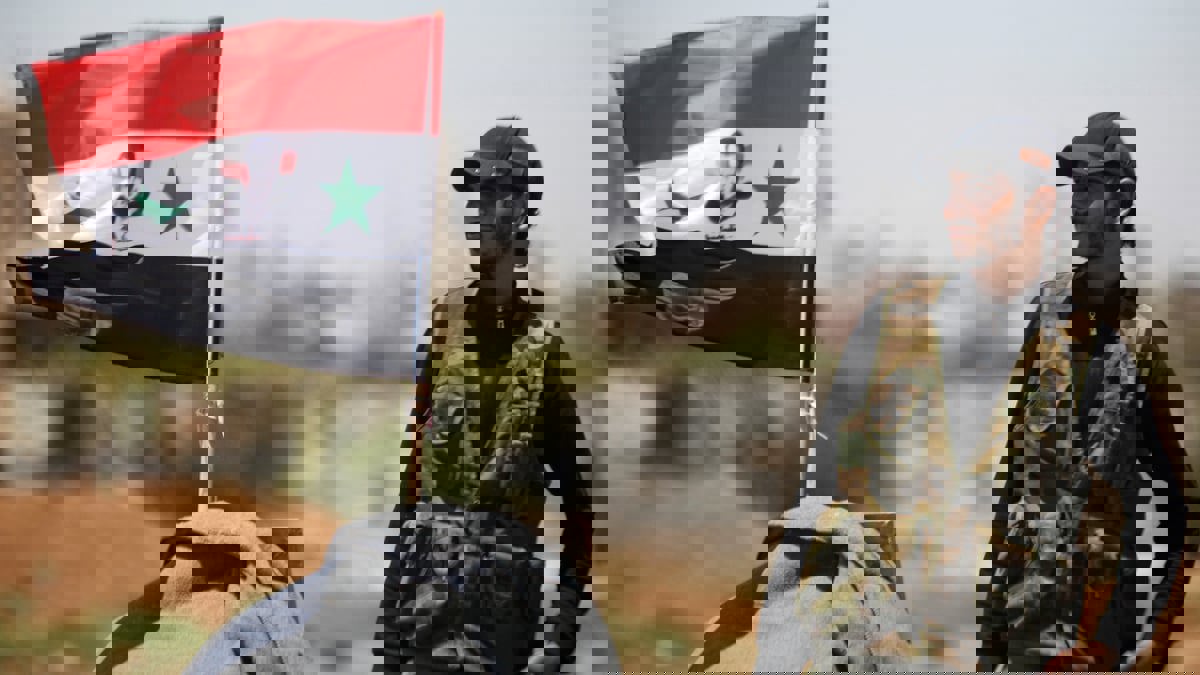 المرصد: 4 قتلى و7 جرحى بانفجار في مستودعات ذخيرة وسط سوريا