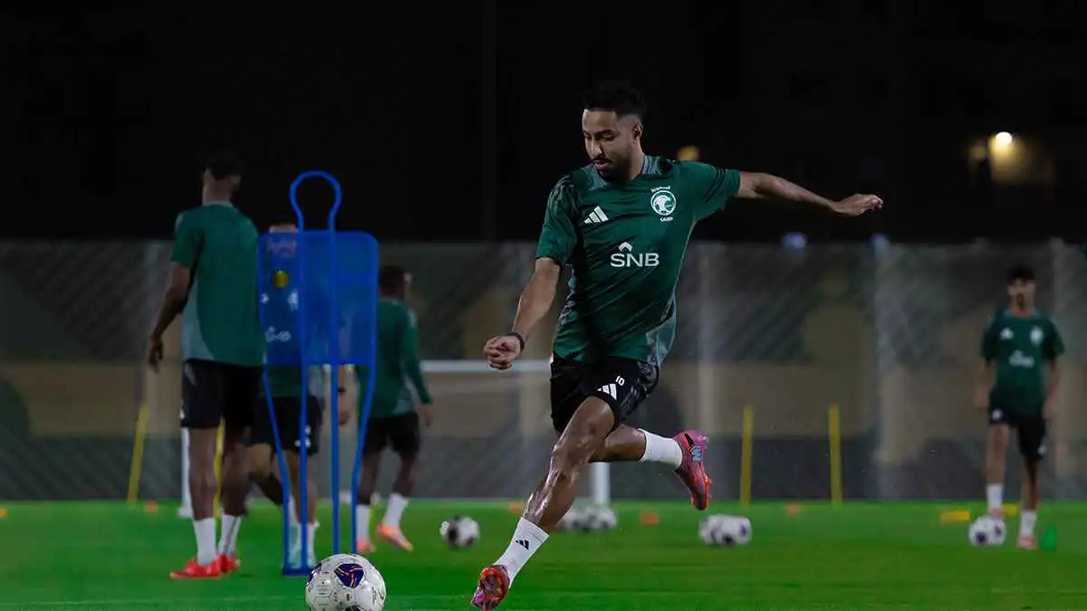 ما الإنجاز الذي يرجح كفة سالم الدوسري في جائزة أفضل لاعب آسيوي؟