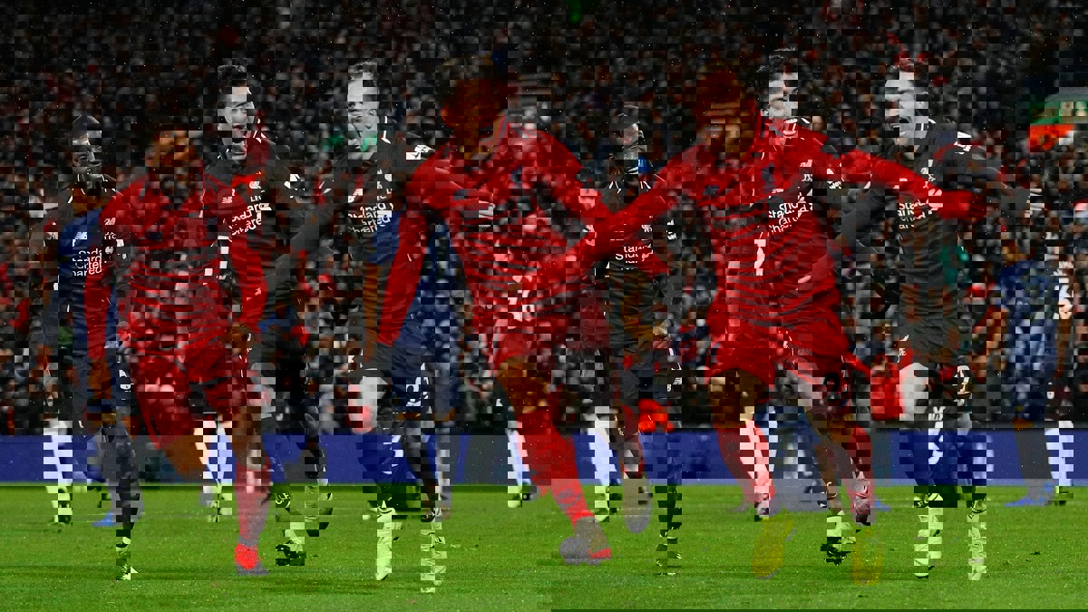 شيردان شاكيري يقود نادي ليفربول لفوز صاعق على مانشستر يونايتد واستعادة صدارة ترتيب الدوري الإنجليزي (فيديو)