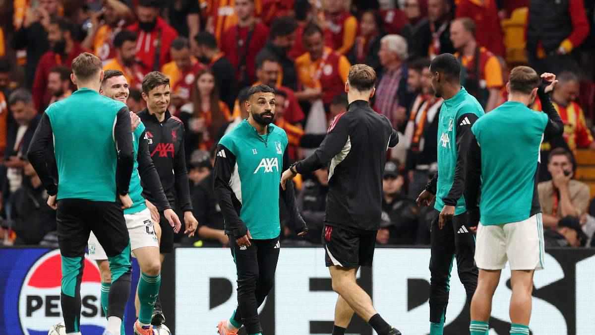 هل عاقب سلوت محمد صلاح بوضعه على دكة البدلاء أمام غلطة سراي؟