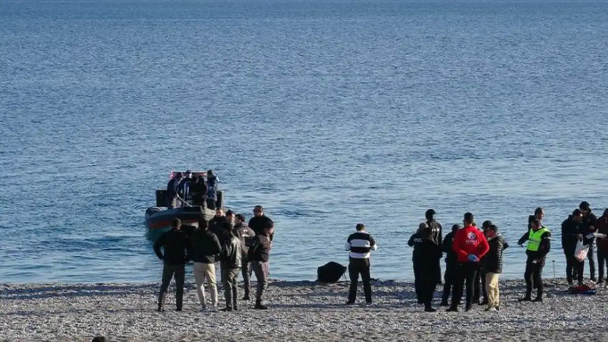 صياد يعثر على جثة شاب علقت بصنارته (فيديو)