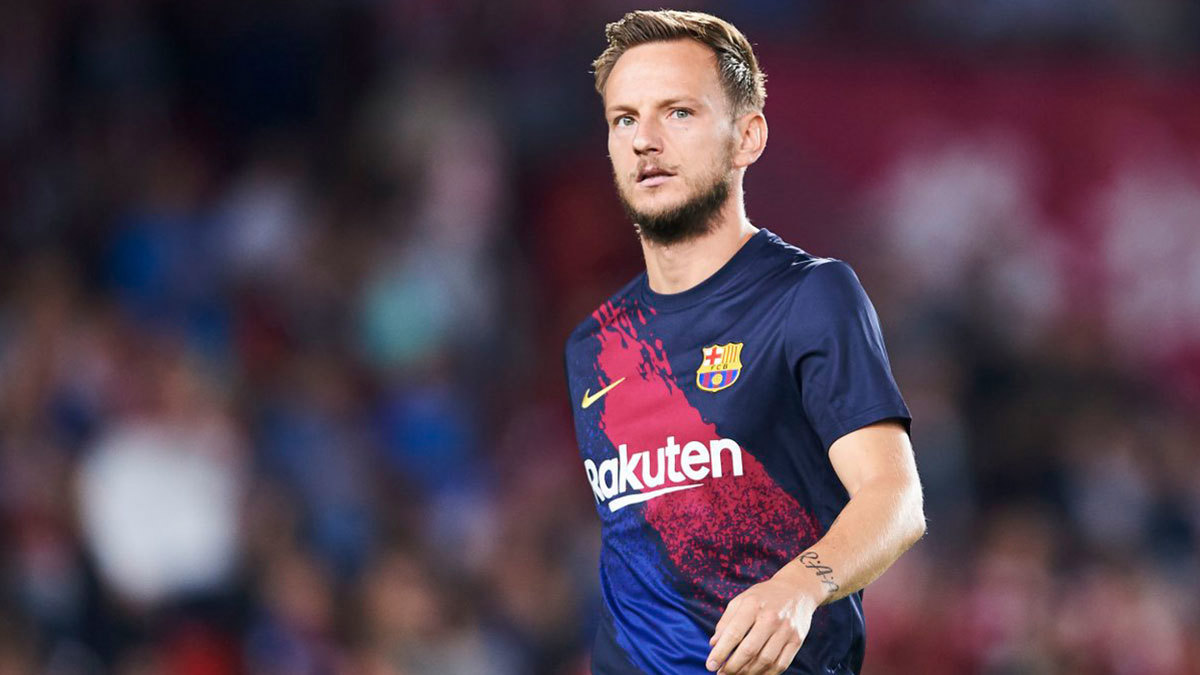 كيف تحول راكيتيتش من لاعب لا غنى عنه إلى كابوس في نادي برشلونة؟