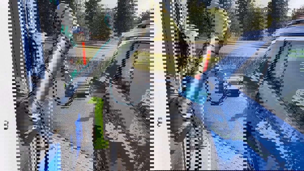 ذراع روبوتية تساعدك على تزويد سيارتك بالوقود‎‎