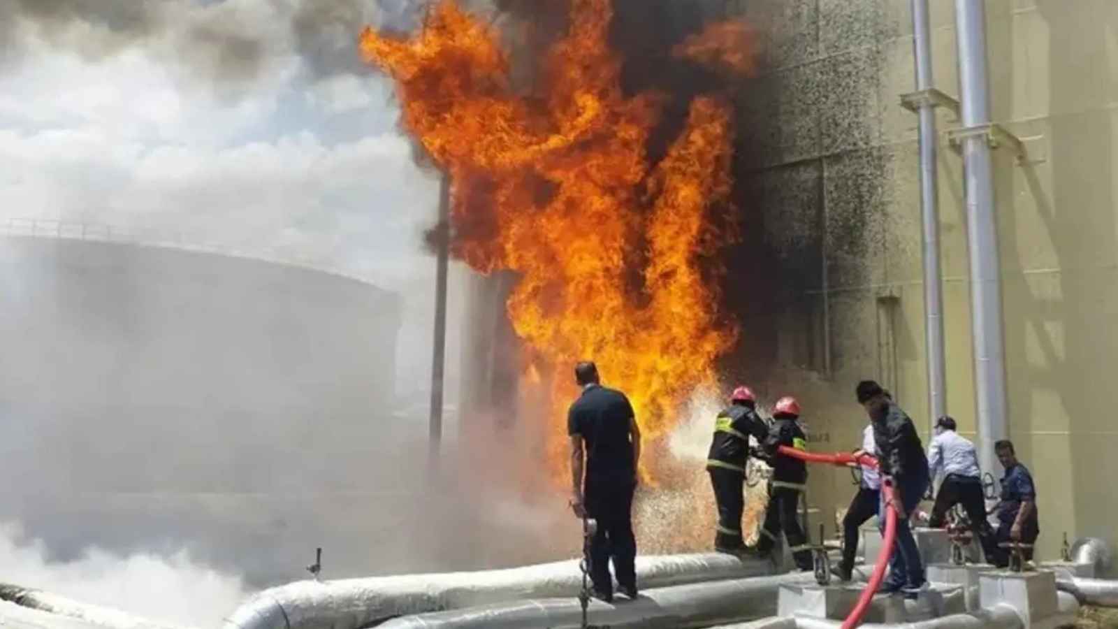 "مناطق غير مأهولة".. اندلاع حريق غامض غربي طهران (فيديو)