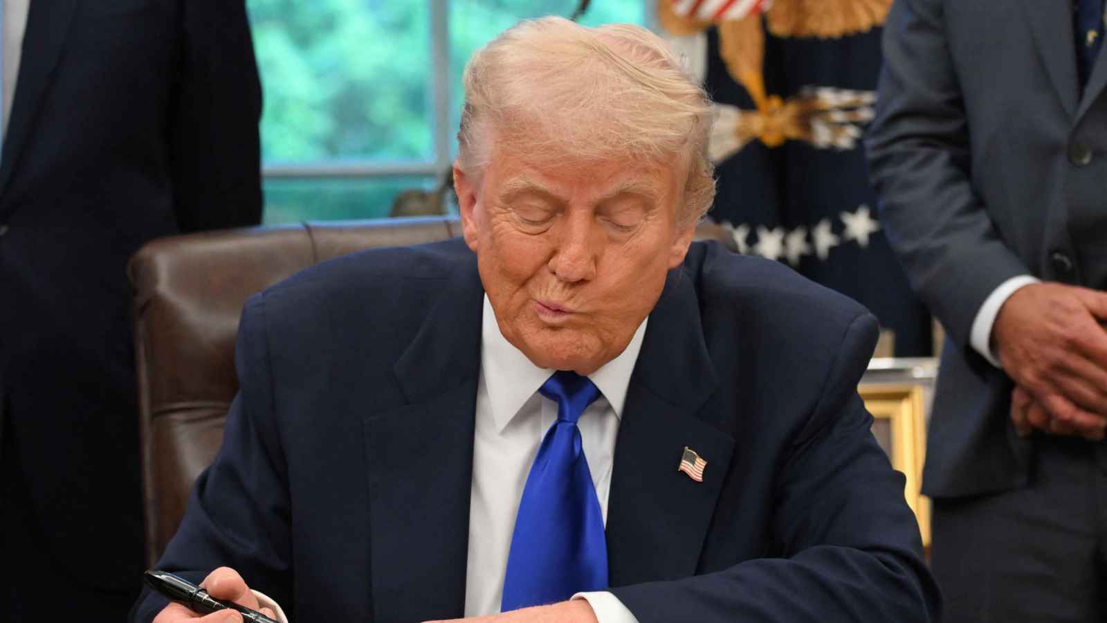 قاضية أمريكية ترفض تسريح ترامب للموظفين دون موافقة الكونغرس