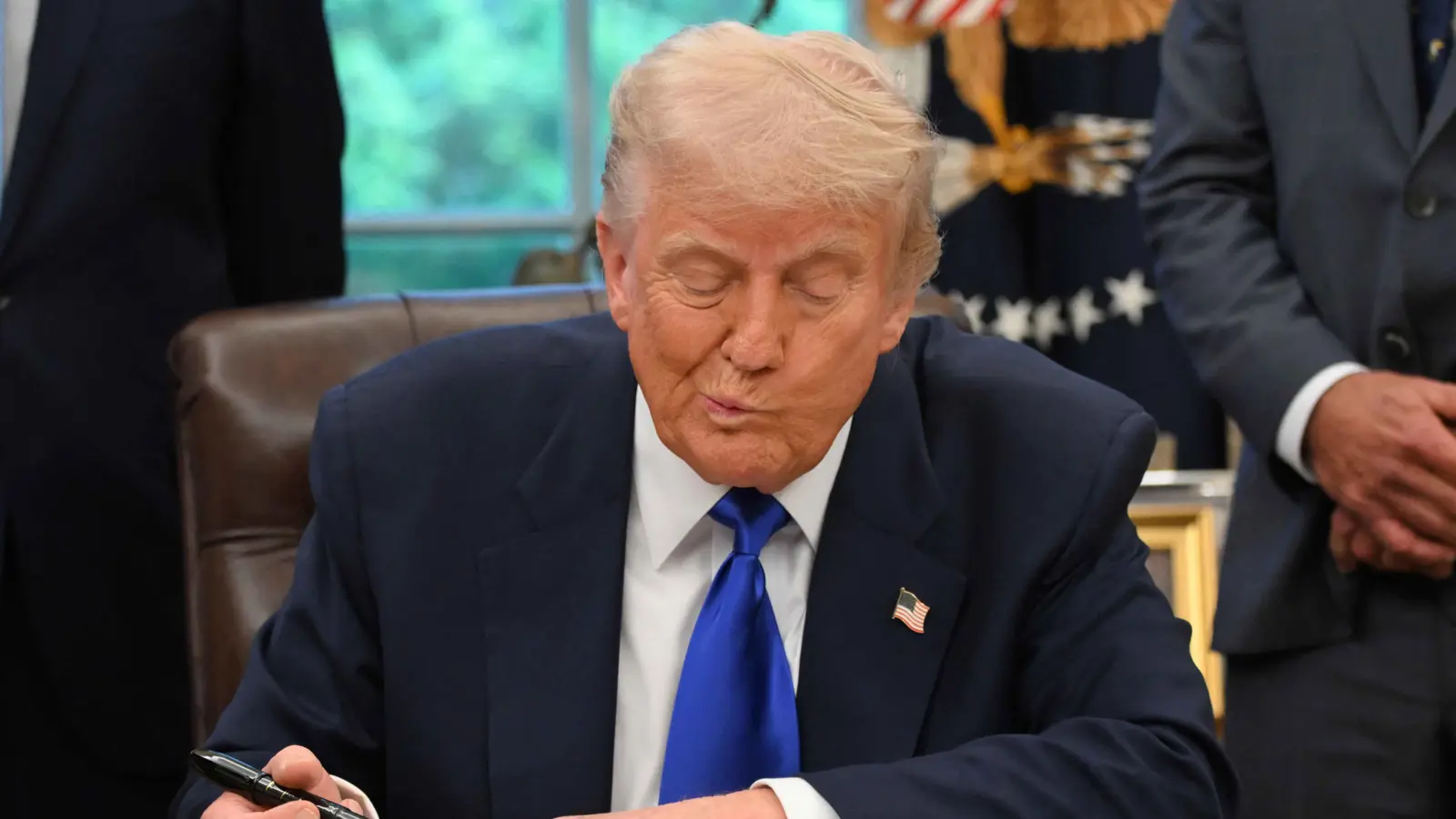 قاضية أمريكية ترفض تسريح ترامب للموظفين دون موافقة الكونغرس