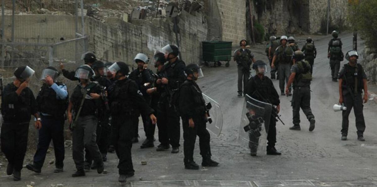 إصابة 30 فلسطينيًا بمواجهات مع الاحتلال في القدس