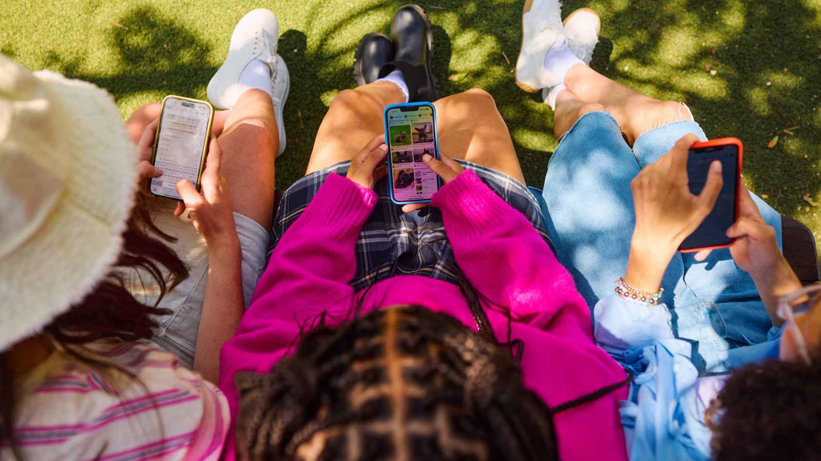 وداعاً للطريقة التقليدية.. جيل Z يغيّر أسلوب التحدث عبر الهاتف