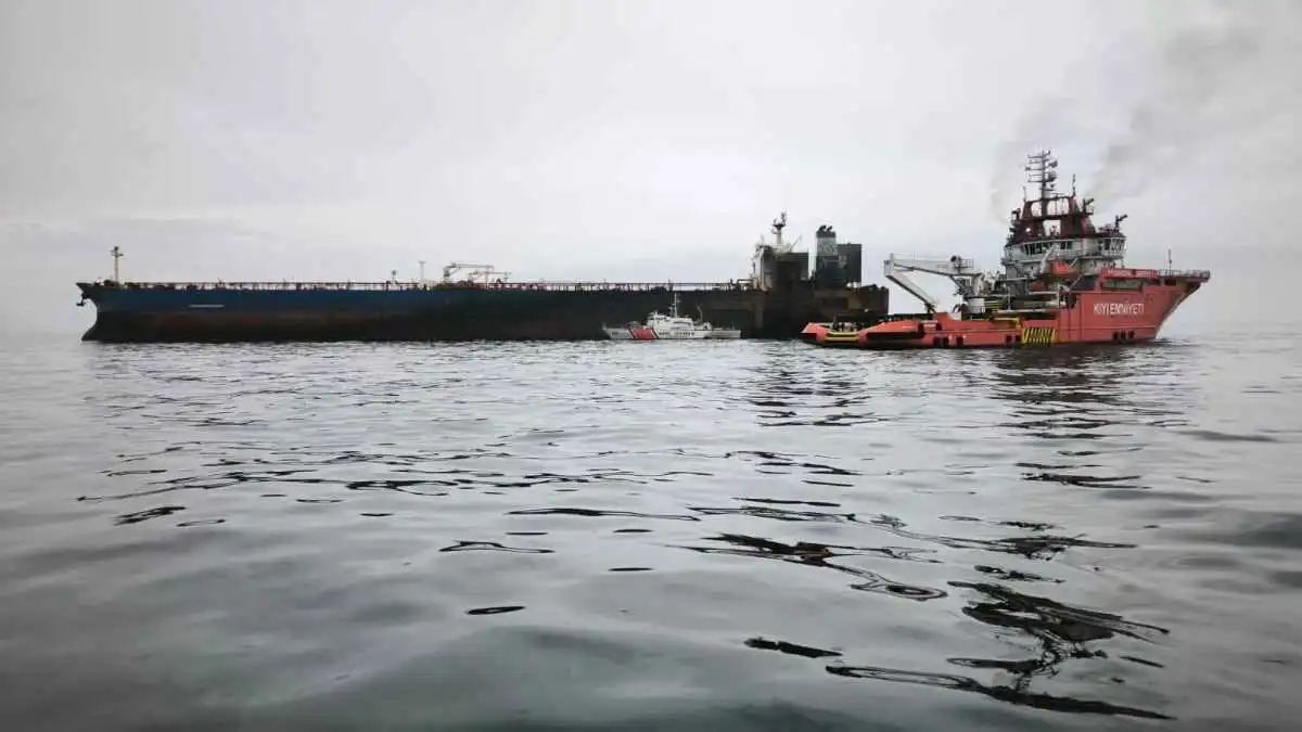 "رويترز": مسيّرات تستهدف ناقلة نفط متجهة إلى روسيا في البحر الأسود