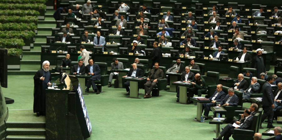 بعد اعتقال مهدي كروبي.. البرلمان الإيراني ينتقد سلوك النظام تجاه معارضيه