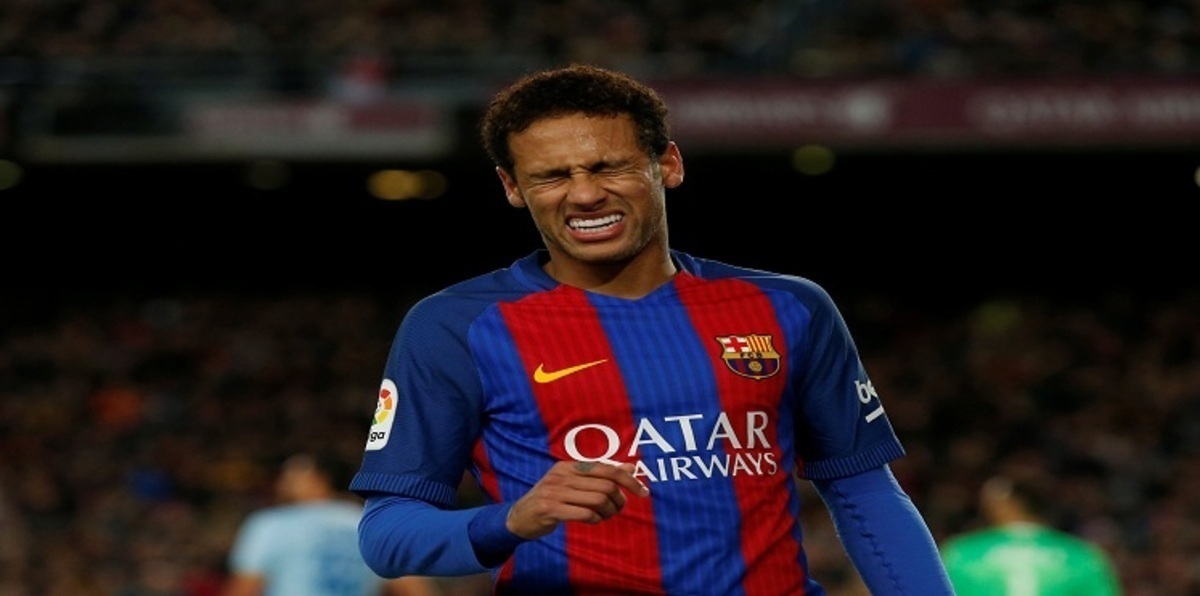 مدافع منتخب أوروغواي يهدد نيمار بالضرب