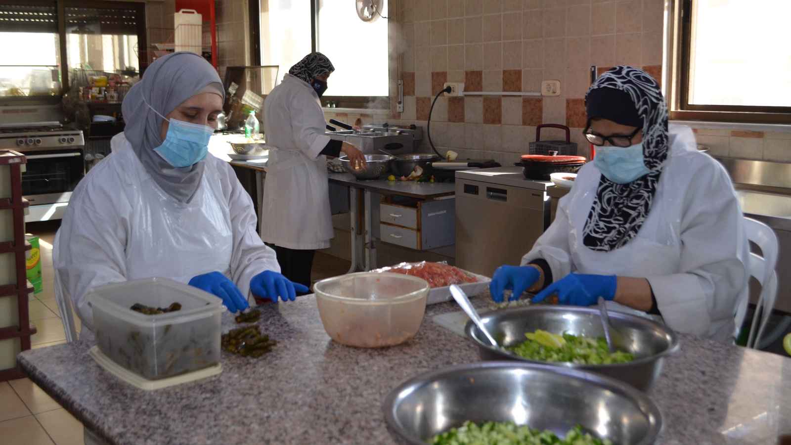 "المطابخ الإنتاجية" في رمضان.. ملاذ الأردنيات لتحسين معيشتهن