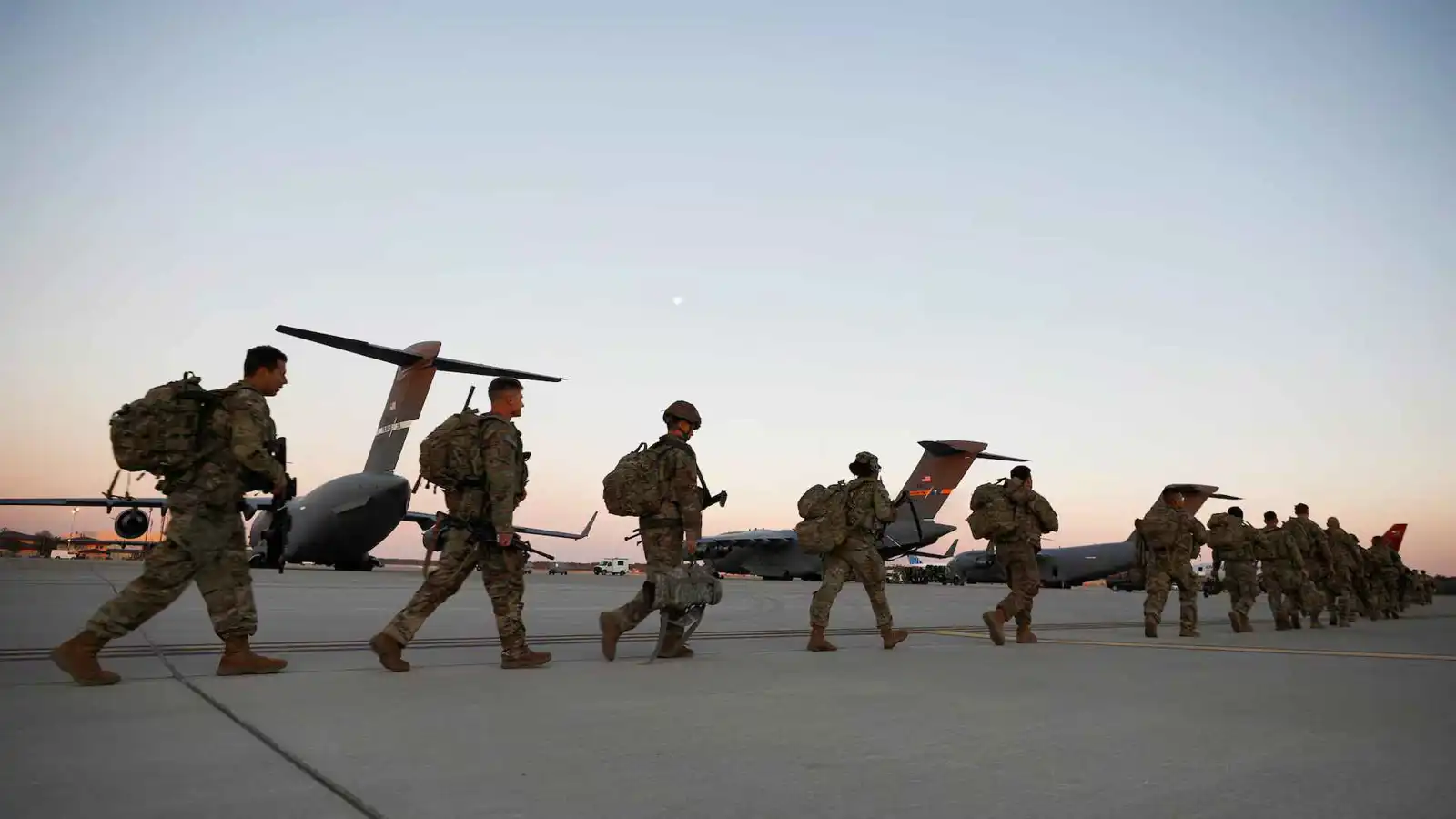 كيف تستخدم واشنطن الخيار البري "المحدود" للضغط على طهران؟