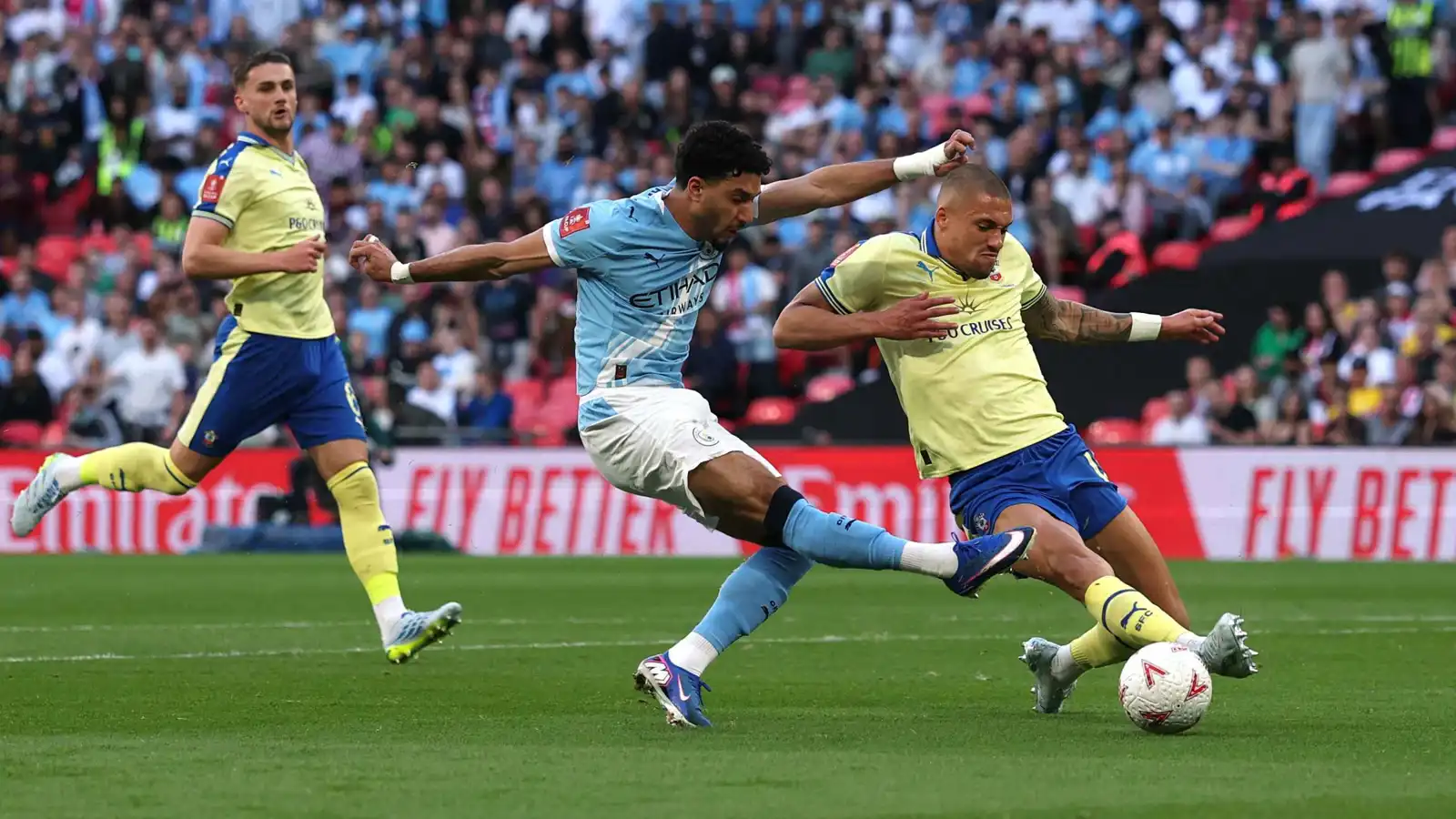 يجب أن يرحل.. ردود فعل صادمة بعد مشاركة عمر مرموش أمام ساوثامبتون