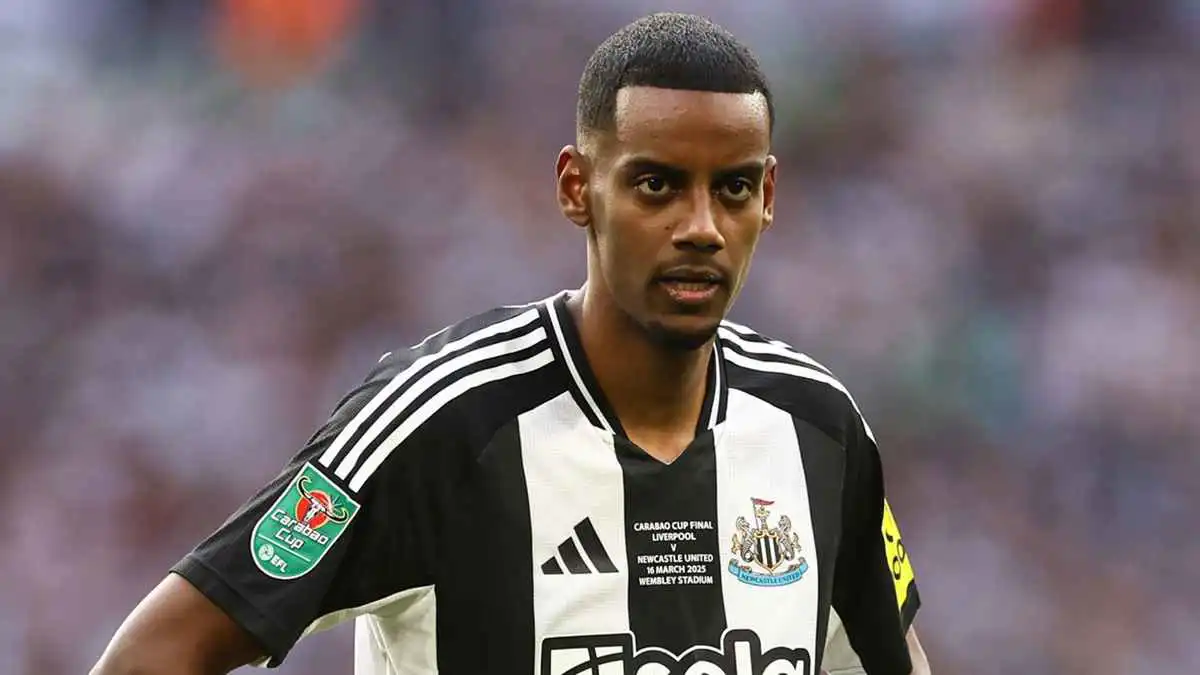 سيقدم طلبا.. تطورات خطيرة في ملف انتقال إيزاك إلى الهلال