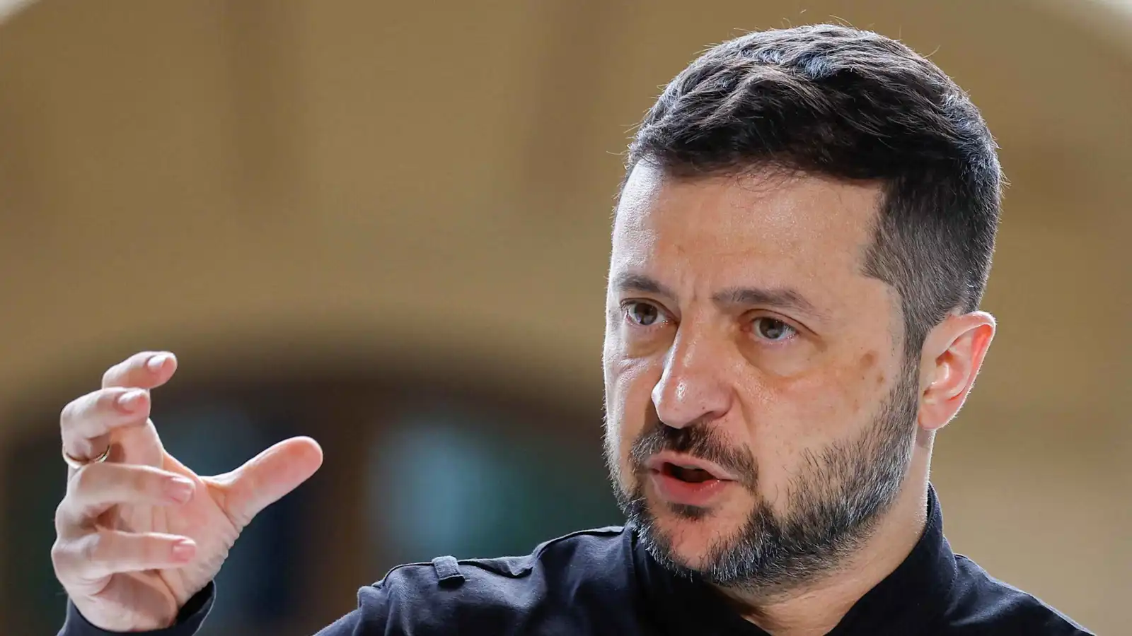 زيلينسكي يطالب أوروبا بصياغة واضحة للضمانات الأمنية