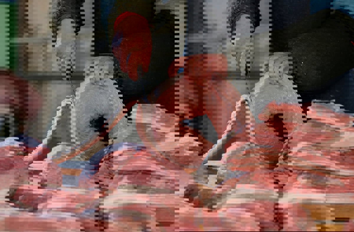 مصر.. جزار يقتل نفسه بالخطأ أثناء تقطيع اللحم