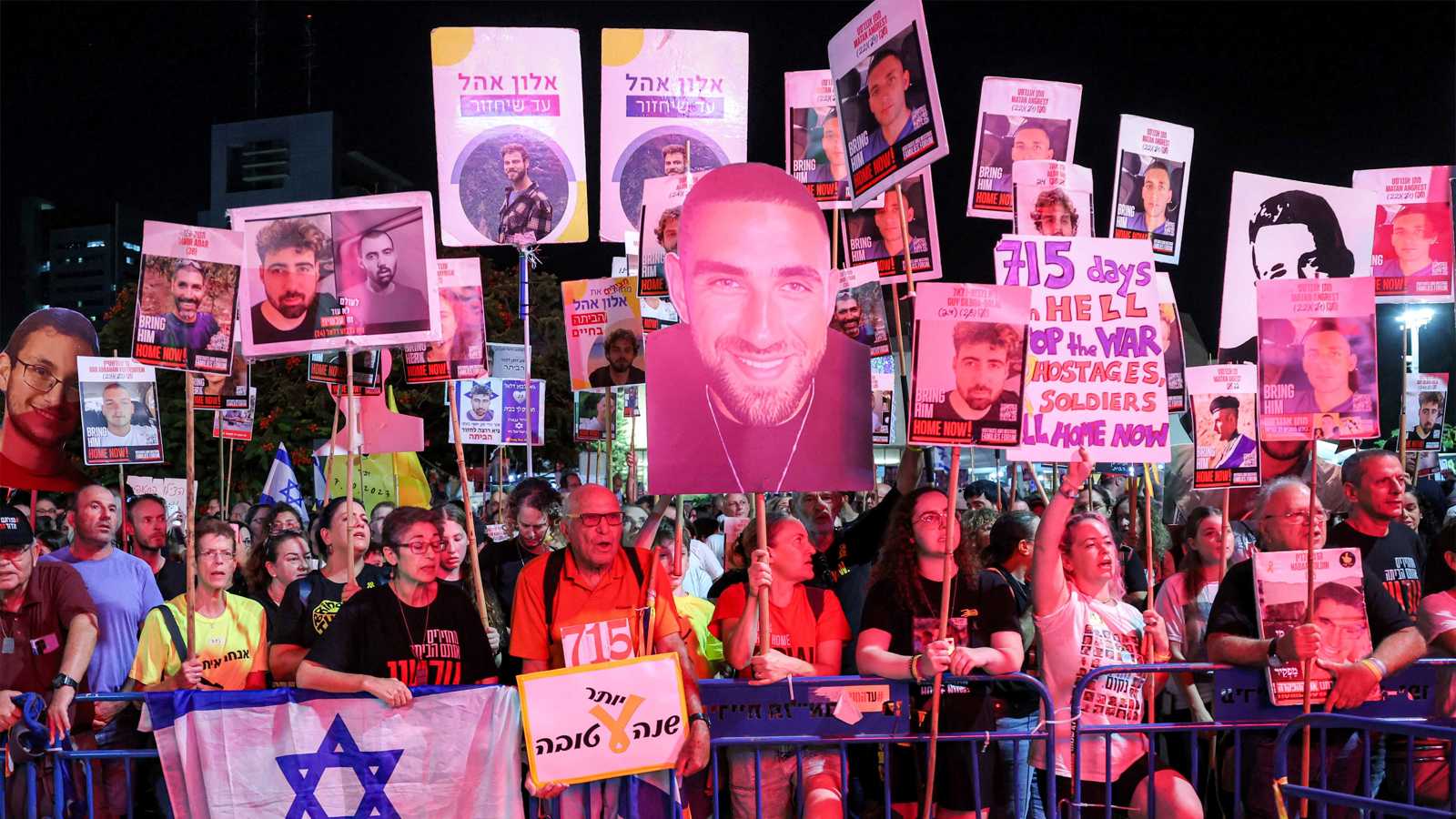 ضغوط على نتنياهو لإعادة رفات آخر رهينتين محتجزين في غزة