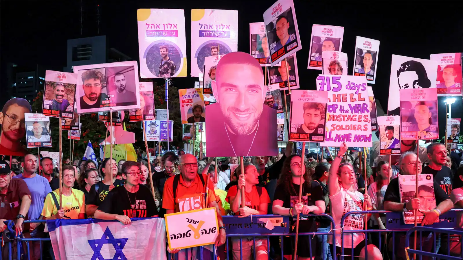 ضغوط على نتنياهو لإعادة رفات آخر رهينتين محتجزين في غزة