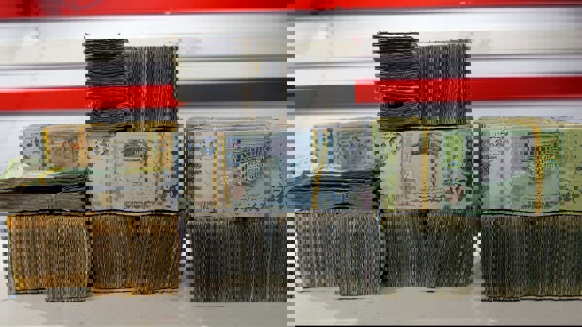 الريال اليمني يحافظ على قيمته أمام العملات الأجنبية