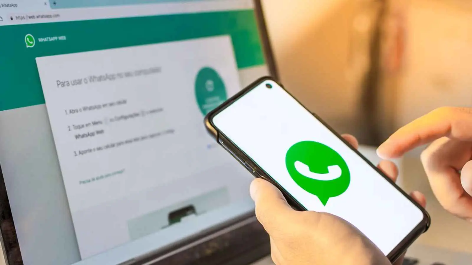 كيف يوازن "واتساب" بين ميزات الذكاء الاصطناعي والخصوصية؟