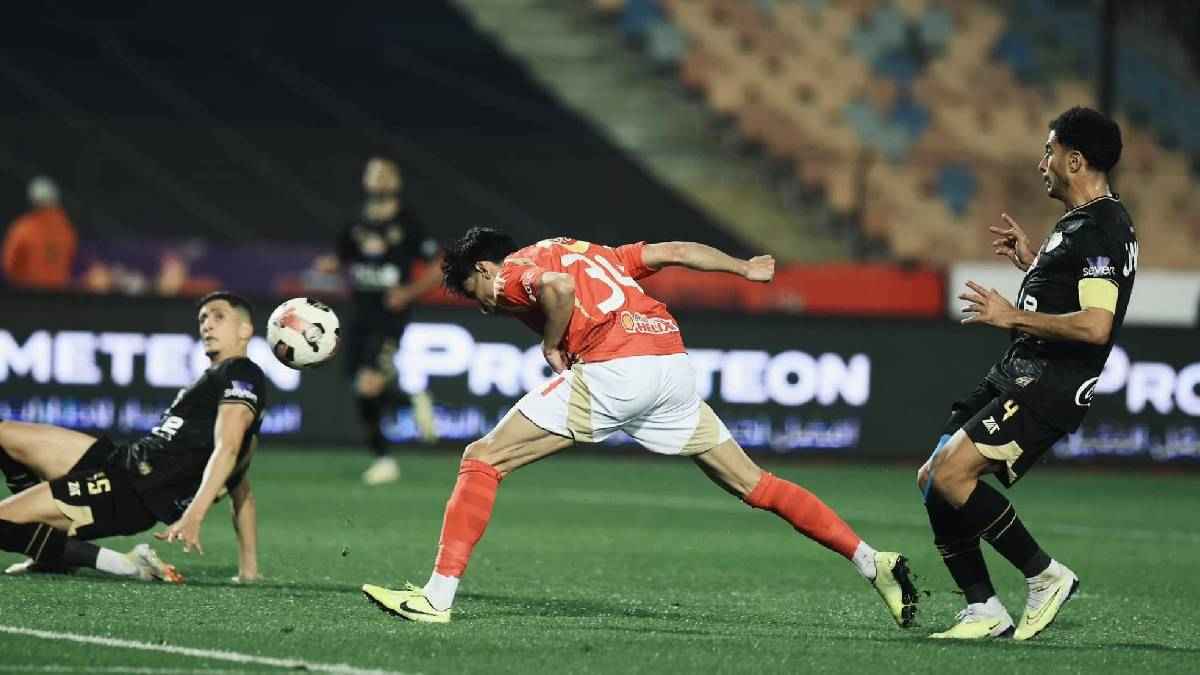 حرب الصفقات تشتعل مبكرًا.. الأهلي يخطط لخطف 4 نجوم من الزمالك