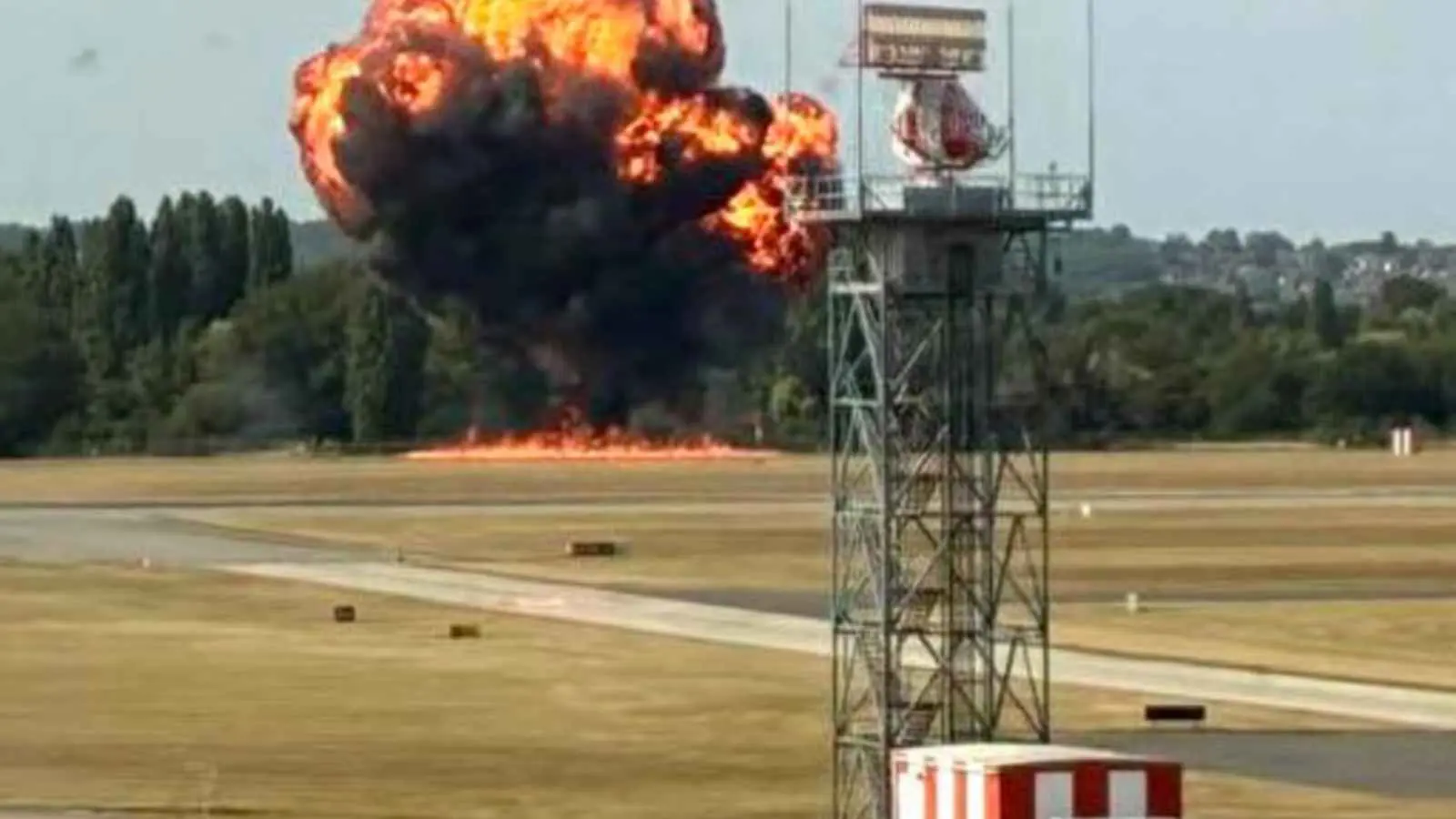 إغلاق مطار لندن ساوثيند وإلغاء جميع الرحلات بعد تحطم طائرة صغيرة