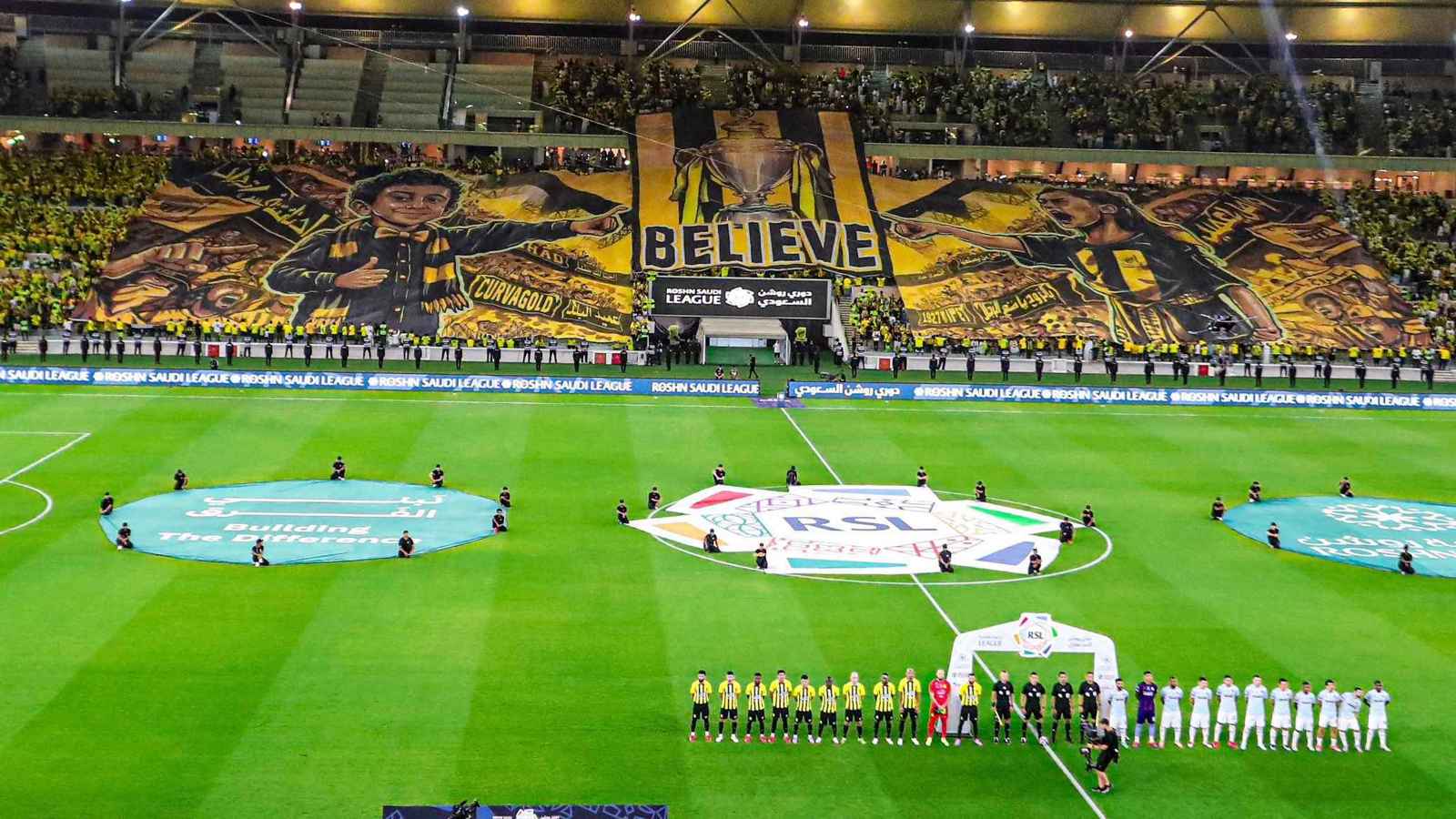 مقطع خيالي.. ردة فعل الطفل الذي ظهر في "تيفو" نادي الاتحاد السعودي (فيديو)