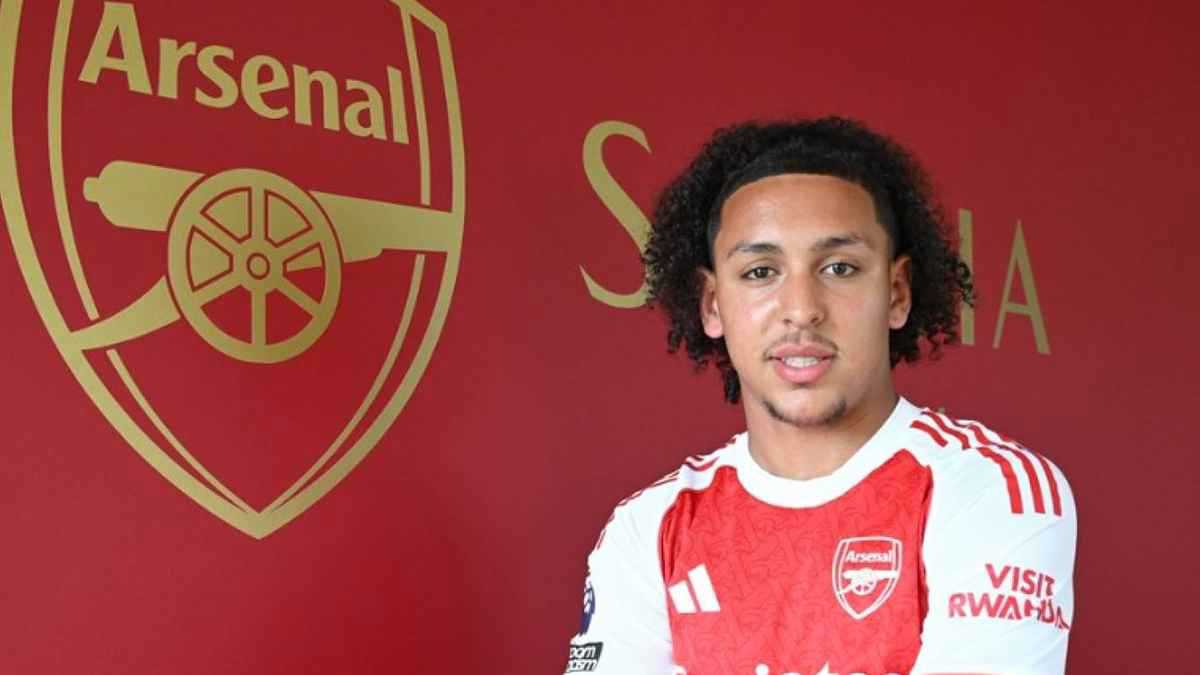 أول تعليق من نجم آرسنال حول الانضمام لمنتخب مصر