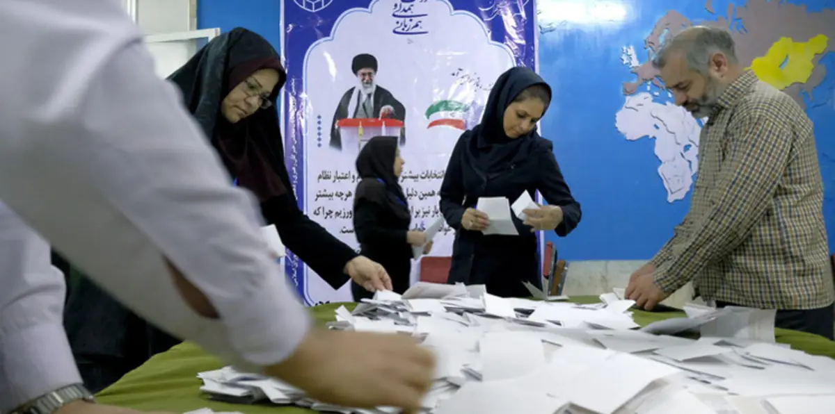 إيران.. التيار المتشدد يحتج على نتائج الانتخابات (صور)