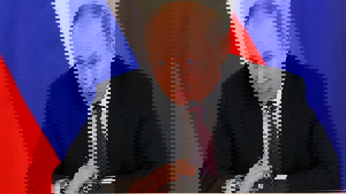 بوتين يصادق على قانون يوسّع توصيف "العميل الأجنبي"