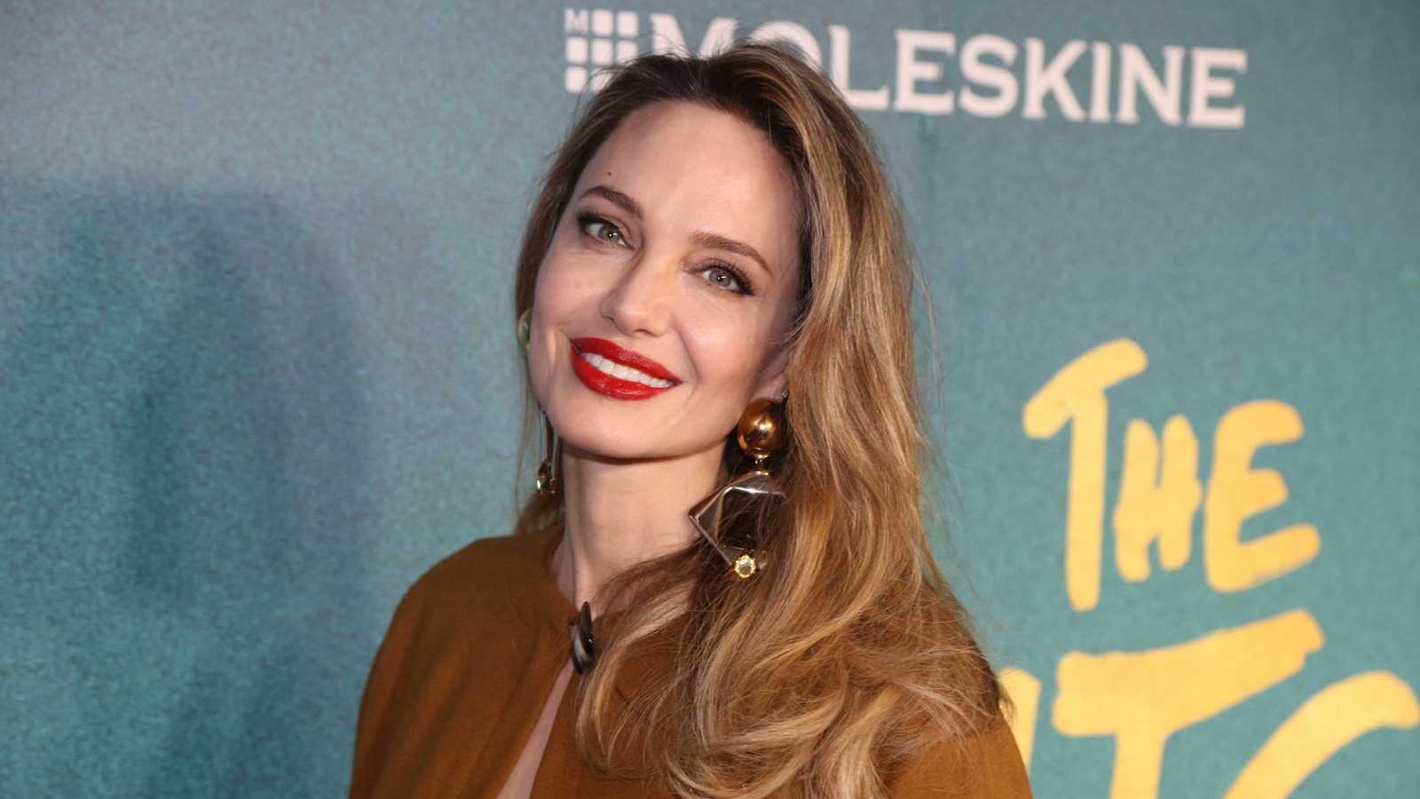 أنجلينا جولي تخطط لإنشاء قرية لرعاية الأيتام في غزة