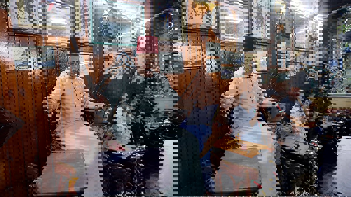 "الحكواتي".. فن يحمل في طياته سحر الشرق وأصالة التاريخ 