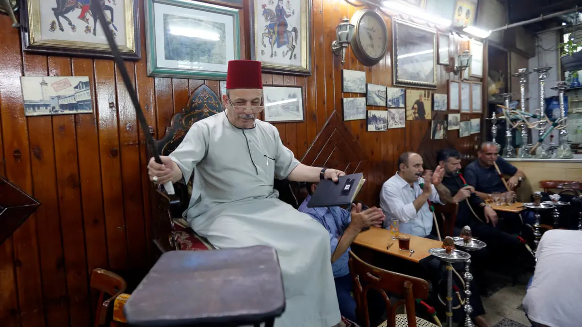 "الحكواتي".. فن يحمل في طياته سحر الشرق وأصالة التاريخ 