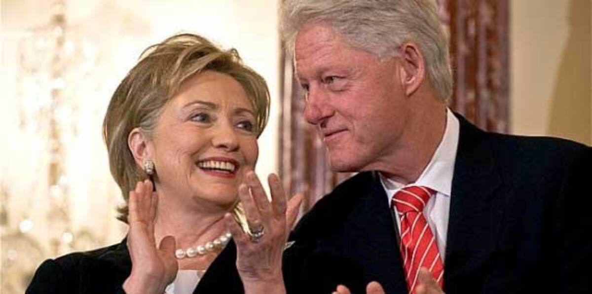 هيلاري وبيل كلينتون يعلنان عن دخل‭ ‬يبلغ 140 مليون دولار