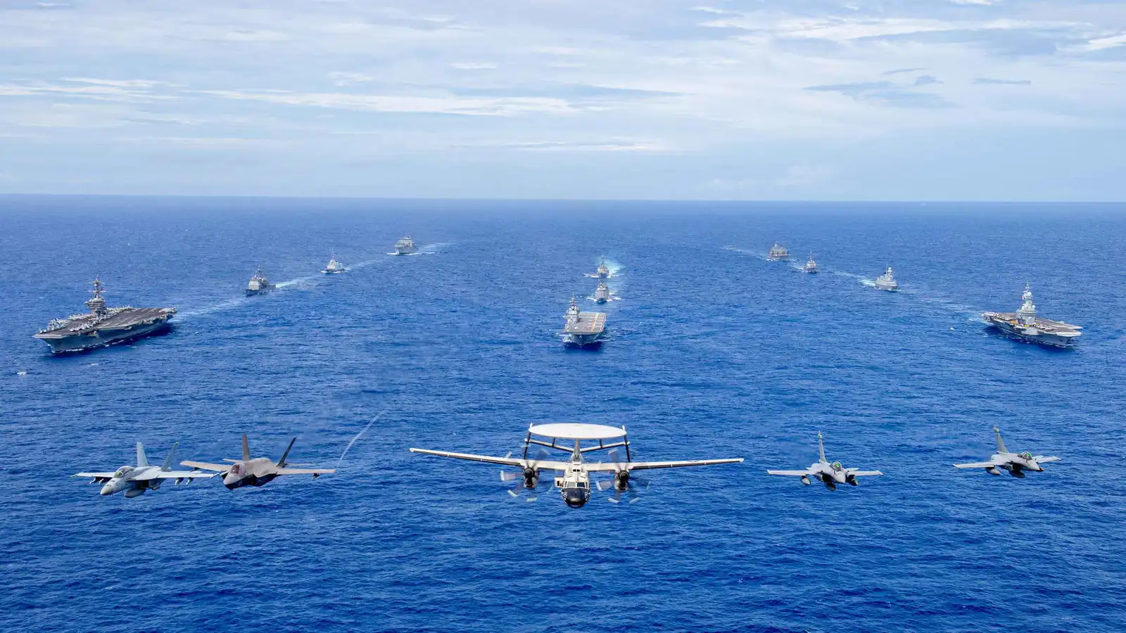 "مقامرة داخلية".. هل يوجه ترامب ضربة استباقية لإيران دون غطاء من الكونغرس؟