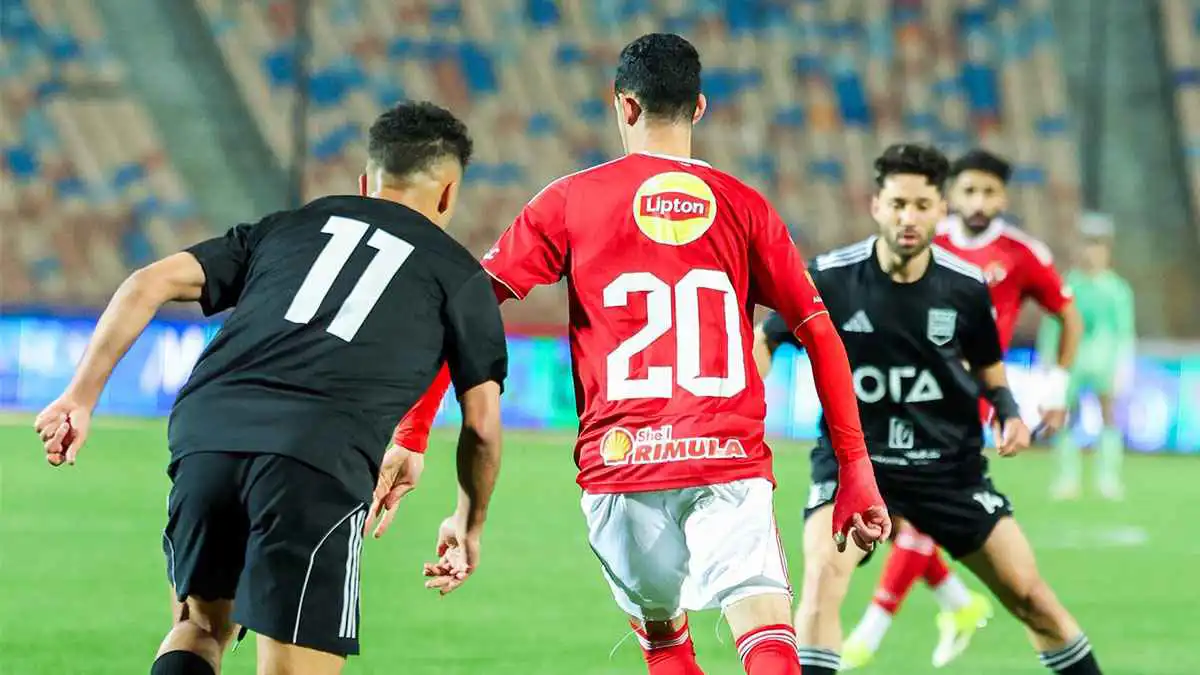 الحكم كان سيحتسبها.. شوبير يفجر مفاجأة حول لمسة يد لاعب زد ضد الأهلي (صورة)