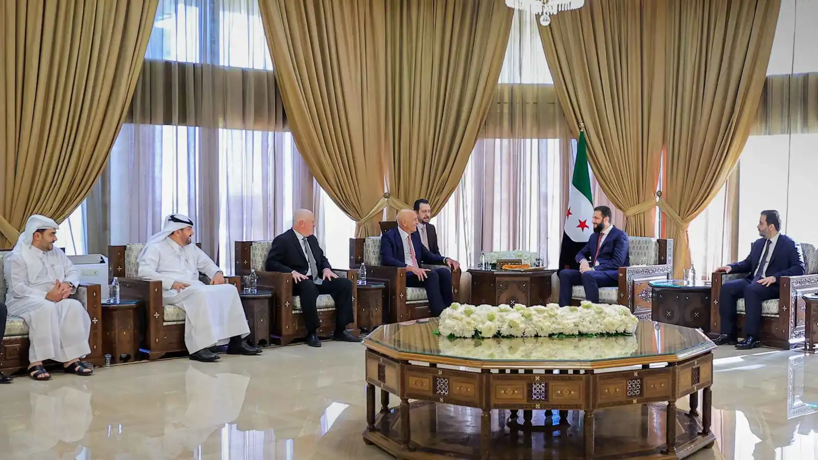 الشرع يناقش مع "شيفرون" الأمريكية التنقيب عن النفط في سوريا