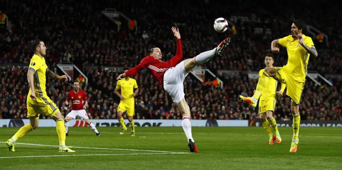 إبراهيموفيتش يلمح للبقاء في مانشستر يونايتد