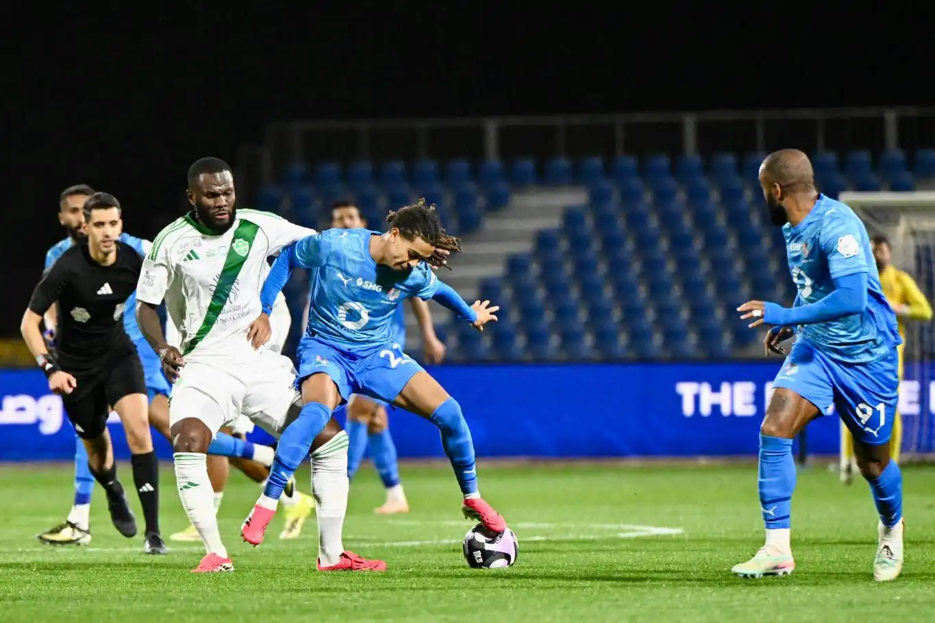 نيوم والأهلي