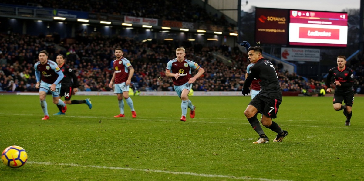 آرسنال يقهر بيرنلي.. وساوثهامبتون يعمق جراح إيفرتون.. وهذا ترتيب الدوري الإنجليزي