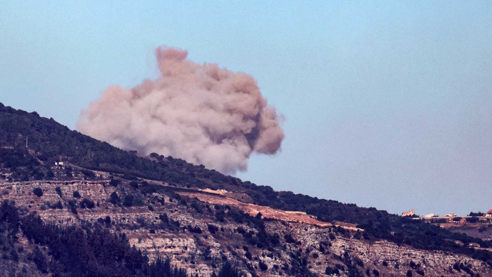 الجيش الإسرائيلي يعلن مقتل قيادي في "حزب الله" جنوبي لبنان