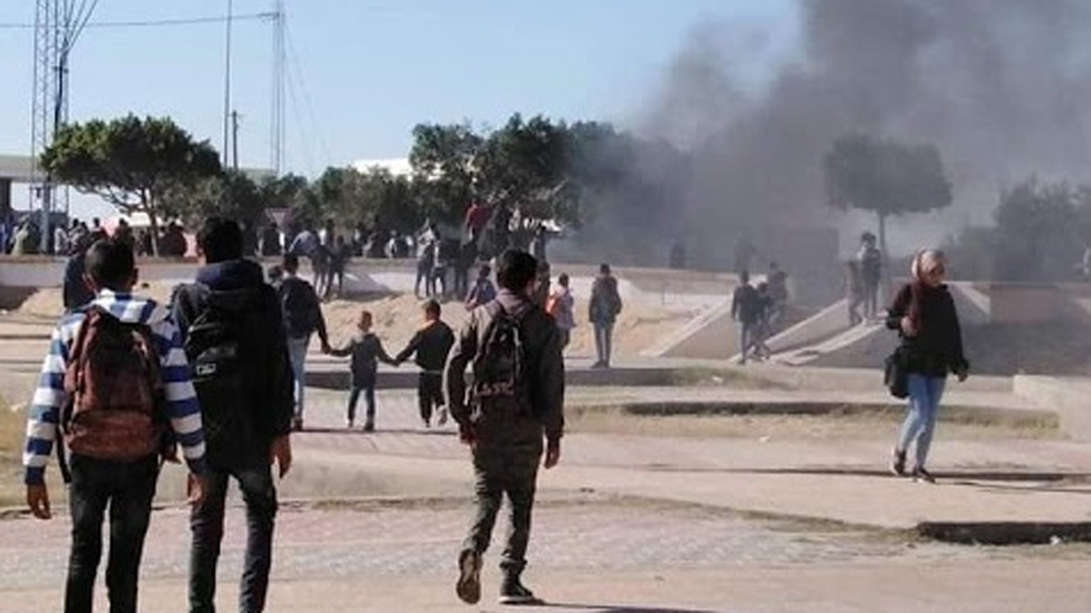 احتقان ومواجهات بين قوات الأمن ومواطنين في جربة التونسية (فيديو)
