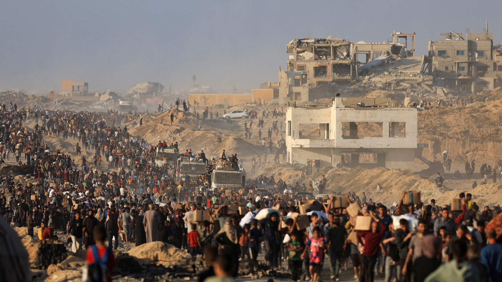 عراقيل إسرائيلية وأعمال نهب تعقّد ملف إدخال المساعدات إلى غزة