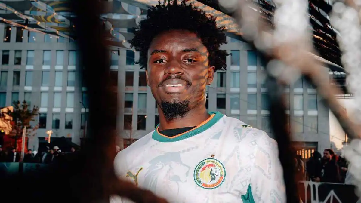 بعد سحب كأس إفريقيا.. نجمة واحدة تثير جدلا على قمصان منتخب السنغال (صور)