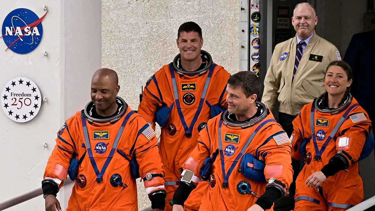 أثار الدهشة.. لاعب كرة سابق يقود مركبة أرتميس 2 في رحلة تاريخية إلى القمر 